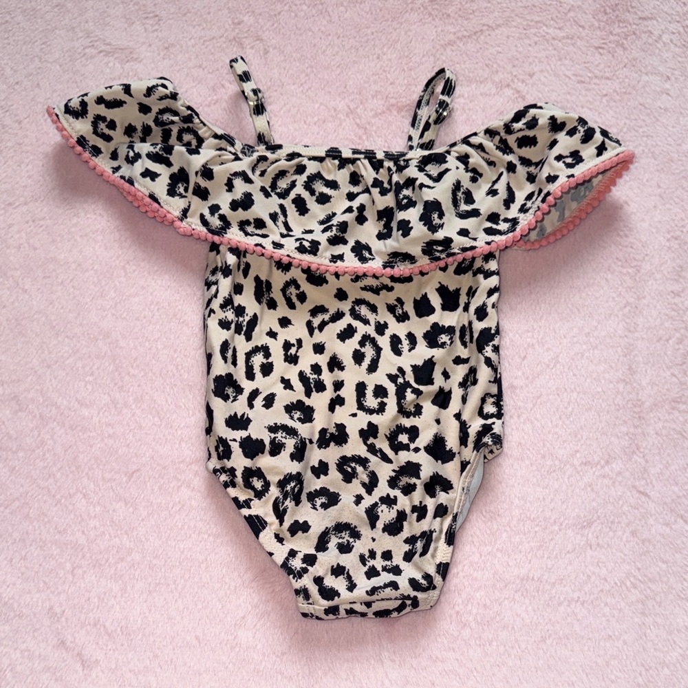 One-Piece bathing suit** Bundle 5+ items and name your offer!!! 💖💞